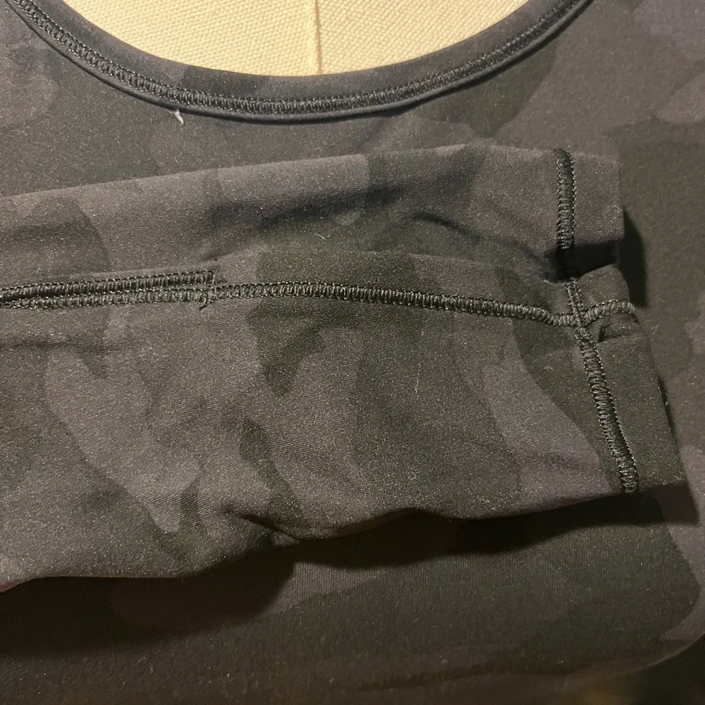 🌺LULULEMON WUNDER TRAIN BLACK CAMO CROPPED SHIRT SIZE 2🌺